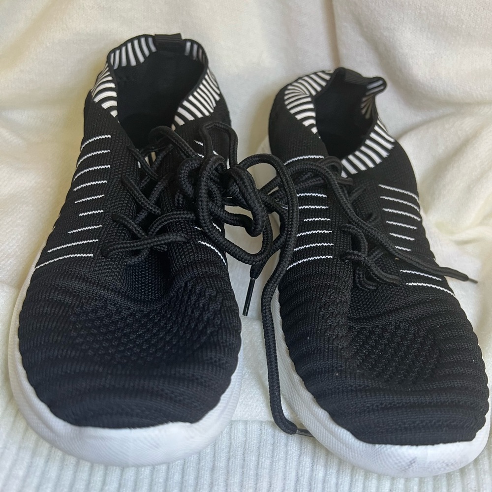 Danskin Women’s Energy Lace-up Sneaker